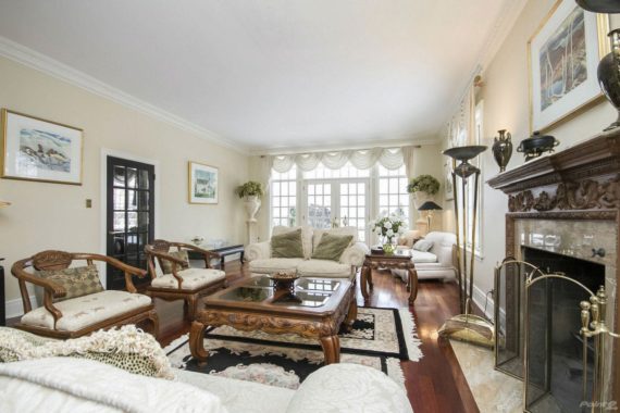 http://cdn.canadapropertylisting.com//Property/medium/3/2016/3/21/4-bedroom-property-for-sale-5247670707871314370.jpg