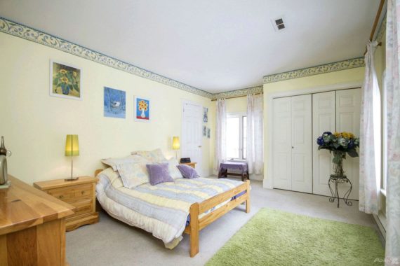 http://cdn.canadapropertylisting.com//Property/medium/3/2016/3/21/4-bedroom-property-for-sale-5247670707871414380.jpg