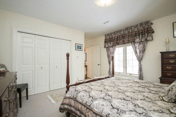 http://cdn.canadapropertylisting.com//Property/medium/3/2016/3/21/4-bedroom-property-for-sale-5247670707871424381.jpg