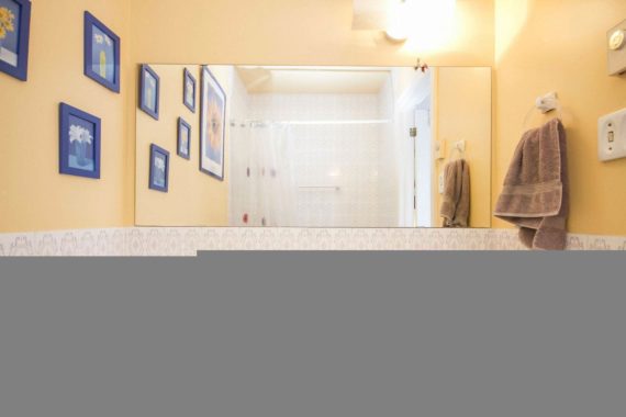 http://cdn.canadapropertylisting.com//Property/medium/3/2016/3/21/4-bedroom-property-for-sale-5247670707871484387.jpg