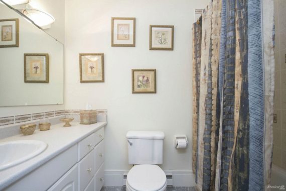 http://cdn.canadapropertylisting.com//Property/medium/3/2016/3/21/4-bedroom-property-for-sale-5247670707871494388.jpg