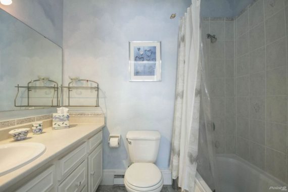 http://cdn.canadapropertylisting.com//Property/medium/3/2016/3/21/4-bedroom-property-for-sale-5247670707871504389.jpg