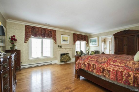 http://cdn.canadapropertylisting.com//Property/medium/3/2016/3/21/4-bedroom-property-for-sale-5247670707871514390.jpg
