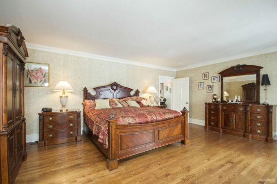 http://cdn.canadapropertylisting.com//Property/medium/3/2016/3/21/4-bedroom-property-for-sale-5247670707871524391.jpg