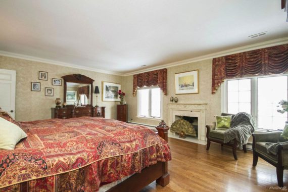 http://cdn.canadapropertylisting.com//Property/medium/3/2016/3/21/4-bedroom-property-for-sale-5247670707871534392.jpg