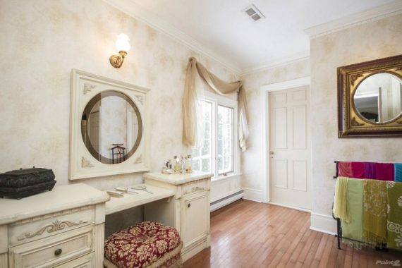 http://cdn.canadapropertylisting.com//Property/medium/3/2016/3/21/4-bedroom-property-for-sale-5247670707871544393.jpg