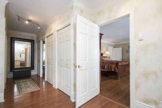 http://cdn.canadapropertylisting.com//Property/medium/3/2016/3/21/4-bedroom-property-for-sale-5247670707871554394.jpg