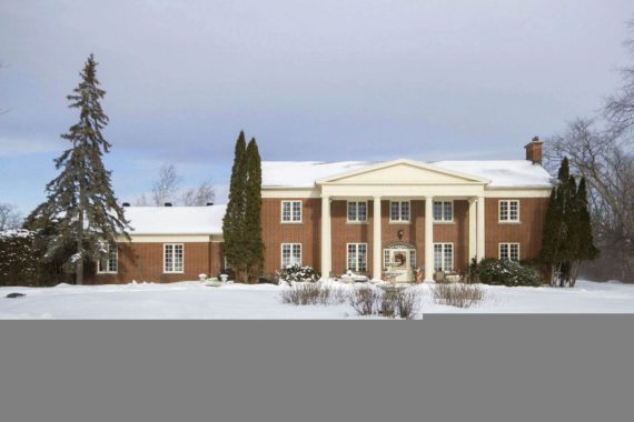 http://cdn.canadapropertylisting.com//Property/medium/3/2016/3/21/4-bedroom-property-for-sale-5247670707871664405.jpg