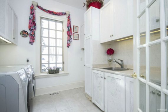 http://cdn.canadapropertylisting.com//Property/medium/3/2016/3/21/4-bedroom-property-for-sale-5247670707871714410.jpg