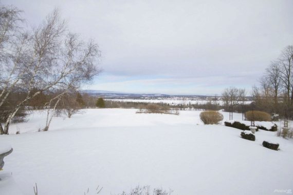 http://cdn.canadapropertylisting.com//Property/medium/3/2016/3/21/4-bedroom-property-for-sale-5247670707871754414.jpg