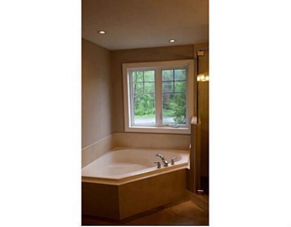 http://cdn.canadapropertylisting.com//Property/medium/3/2016/3/21/4-bedroom-single-family-property-for-sale-5247670711037991006.jpg