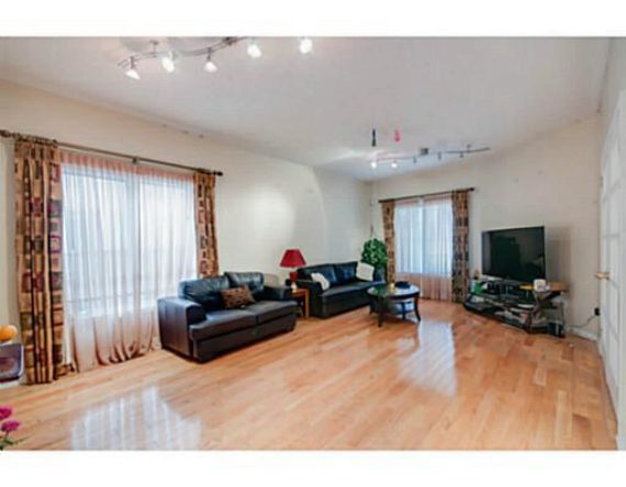 http://cdn.canadapropertylisting.com//Property/medium/3/2016/3/21/4-bedroom-single-family-property-for-sale-5247670711200007206.jpg