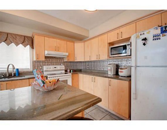 http://cdn.canadapropertylisting.com//Property/medium/3/2016/3/21/4-bedroom-single-family-property-for-sale-5247670711200417247.jpg