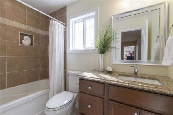 http://cdn.canadapropertylisting.com//Property/medium/3/2016/3/21/4-bedroom-single-family-property-for-sale-5247670711642301431.jpg