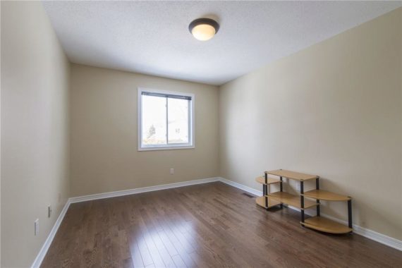 http://cdn.canadapropertylisting.com//Property/medium/3/2016/3/21/4-bedroom-single-family-property-for-sale-5247670711642321433.jpg