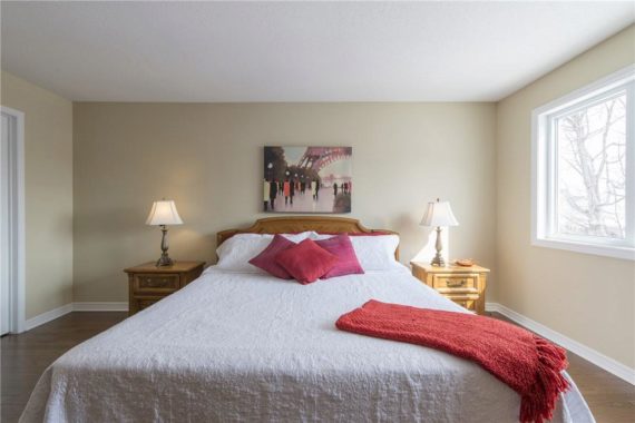 http://cdn.canadapropertylisting.com//Property/medium/3/2016/3/21/4-bedroom-single-family-property-for-sale-5247670711642331434.jpg