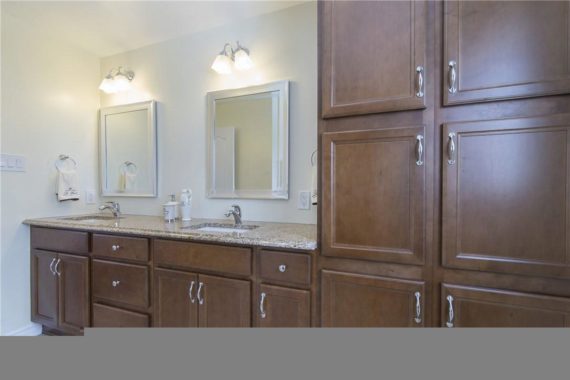 http://cdn.canadapropertylisting.com//Property/medium/3/2016/3/21/4-bedroom-single-family-property-for-sale-5247670711642351436.jpg