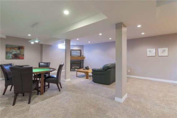 http://cdn.canadapropertylisting.com//Property/medium/3/2016/3/21/4-bedroom-single-family-property-for-sale-5247670711642361437.jpg
