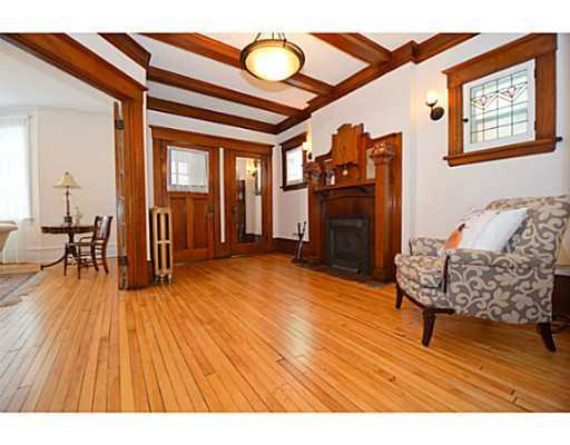 http://cdn.canadapropertylisting.com//Property/medium/3/2016/3/21/5-bedroom-single-family-property-for-sale-5247670710896026811.jpg