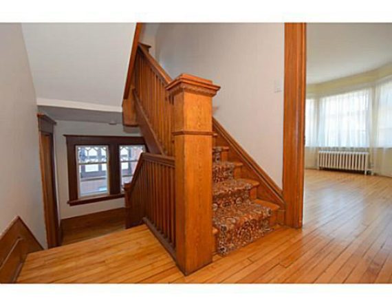 http://cdn.canadapropertylisting.com//Property/medium/3/2016/3/21/5-bedroom-single-family-property-for-sale-5247670710896146823.jpg