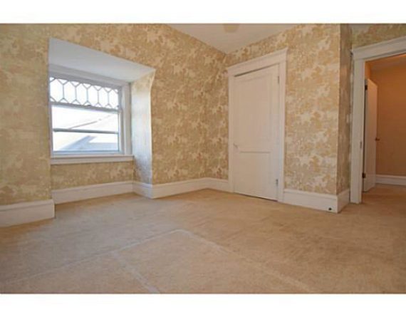 http://cdn.canadapropertylisting.com//Property/medium/3/2016/3/21/5-bedroom-single-family-property-for-sale-5247670710896176826.jpg