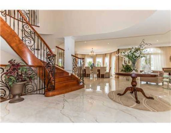http://cdn.canadapropertylisting.com//Property/medium/3/2016/3/21/5-bedroom-single-family-property-for-sale-5247670710938491057.jpg