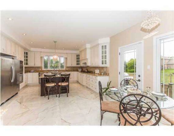 http://cdn.canadapropertylisting.com//Property/medium/3/2016/3/21/5-bedroom-single-family-property-for-sale-5247670710938531061.jpg
