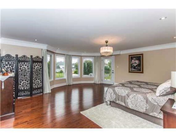 http://cdn.canadapropertylisting.com//Property/medium/3/2016/3/21/5-bedroom-single-family-property-for-sale-5247670710938551063.jpg