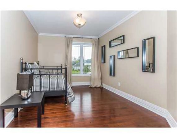 http://cdn.canadapropertylisting.com//Property/medium/3/2016/3/21/5-bedroom-single-family-property-for-sale-5247670710938591067.jpg
