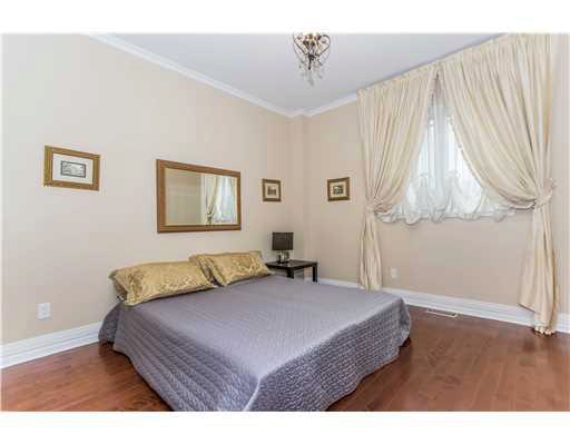 http://cdn.canadapropertylisting.com//Property/medium/3/2016/3/21/5-bedroom-single-family-property-for-sale-5247670710938631071.jpg