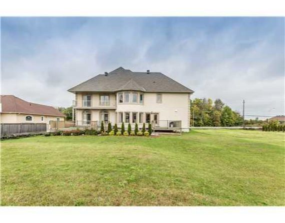 http://cdn.canadapropertylisting.com//Property/medium/3/2016/3/21/5-bedroom-single-family-property-for-sale-5247670710938651073.jpg