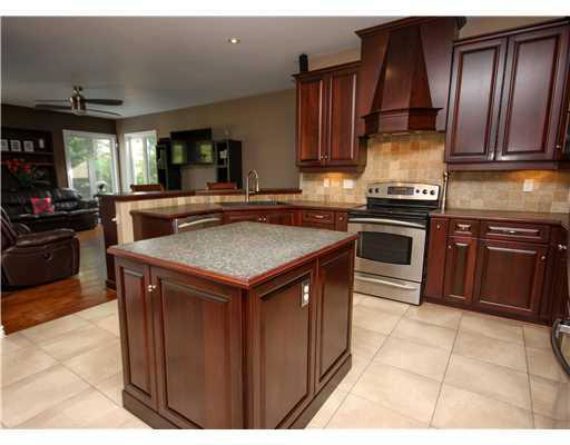http://cdn.canadapropertylisting.com//Property/medium/3/2016/3/21/5-bedroom-single-family-property-for-sale-5247670711638721073.jpg