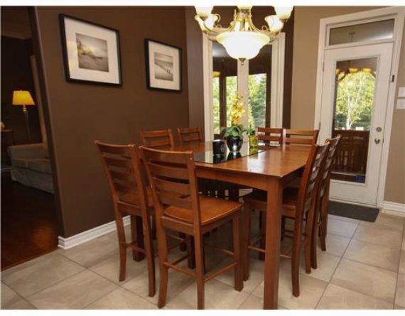 http://cdn.canadapropertylisting.com//Property/medium/3/2016/3/21/5-bedroom-single-family-property-for-sale-5247670711638731074.jpg
