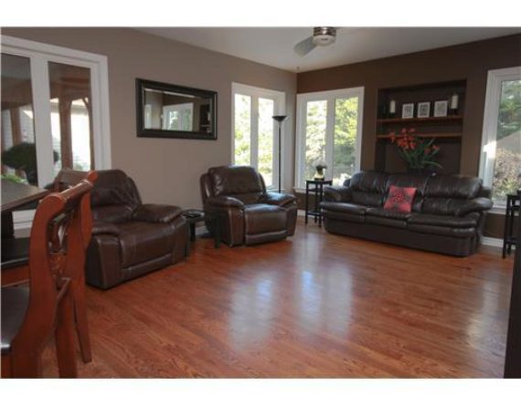 http://cdn.canadapropertylisting.com//Property/medium/3/2016/3/21/5-bedroom-single-family-property-for-sale-5247670711638741075.jpg
