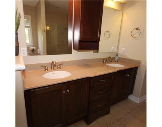 http://cdn.canadapropertylisting.com//Property/medium/3/2016/3/21/5-bedroom-single-family-property-for-sale-5247670711638771078.jpg
