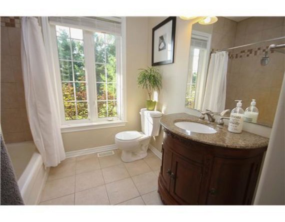 http://cdn.canadapropertylisting.com//Property/medium/3/2016/3/21/5-bedroom-single-family-property-for-sale-5247670711638821083.jpg