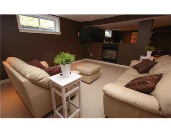http://cdn.canadapropertylisting.com//Property/medium/3/2016/3/21/5-bedroom-single-family-property-for-sale-5247670711638831084.jpg