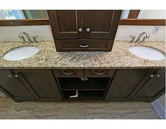 http://cdn.canadapropertylisting.com//Property/medium/3/2016/3/21/5-bedroom-single-family-property-for-sale-5247670711719819182.jpg