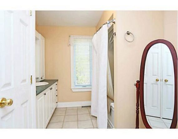 http://cdn.canadapropertylisting.com//Property/medium/3/2016/3/21/5-bedroom-single-family-property-for-sale-5247670711719839184.jpg