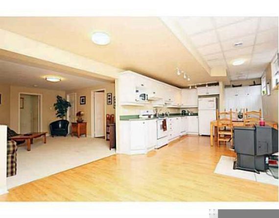 http://cdn.canadapropertylisting.com//Property/medium/3/2016/3/21/5-bedroom-single-family-property-for-sale-5247670711719859186.jpg