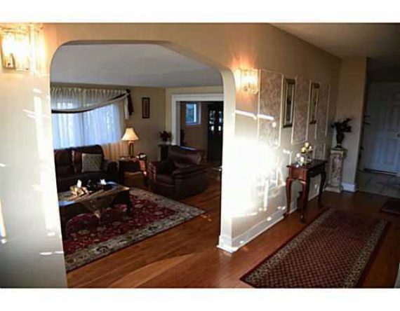 http://cdn.canadapropertylisting.com//Property/medium/3/2016/3/21/5-bedroom-single-family-property-to-rent-5247670710723699580.jpg