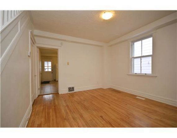 http://cdn.canadapropertylisting.com//Property/medium/3/2016/3/21/6-bedroom-single-family-property-to-rent-5247670710723029513.jpg