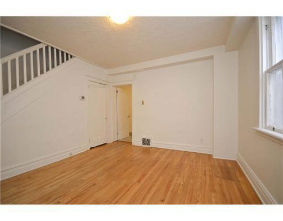 http://cdn.canadapropertylisting.com//Property/medium/3/2016/3/21/6-bedroom-single-family-property-to-rent-5247670710723039514.jpg