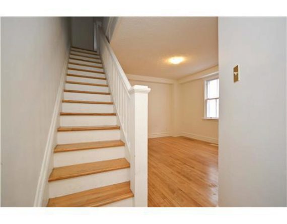 http://cdn.canadapropertylisting.com//Property/medium/3/2016/3/21/6-bedroom-single-family-property-to-rent-5247670710723059516.jpg