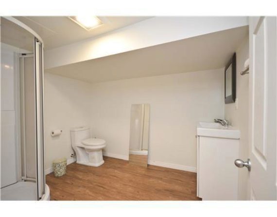 http://cdn.canadapropertylisting.com//Property/medium/3/2016/3/21/6-bedroom-single-family-property-to-rent-5247670710723149525.jpg
