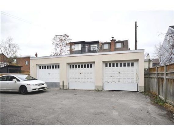 http://cdn.canadapropertylisting.com//Property/medium/3/2016/3/21/6-bedroom-single-family-property-to-rent-5247670710723169527.jpg