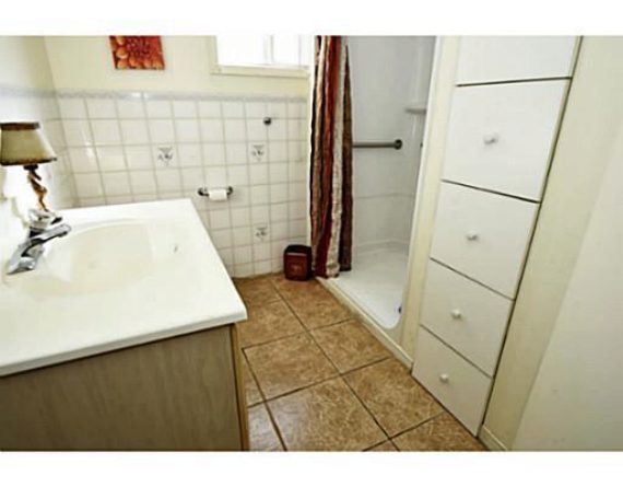 http://cdn.canadapropertylisting.com//Property/medium/3/2016/3/21/7-bedroom-single-family-property-for-sale-5247670711715258726.jpg