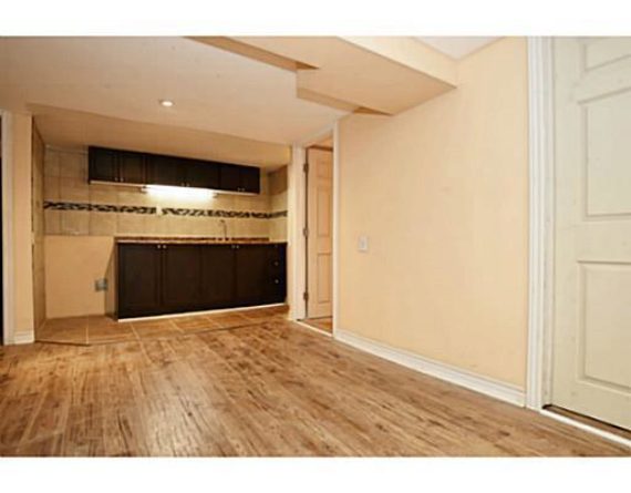 http://cdn.canadapropertylisting.com//Property/medium/3/2016/3/21/7-bedroom-single-family-property-for-sale-5247670711715298730.jpg