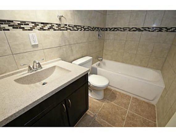 http://cdn.canadapropertylisting.com//Property/medium/3/2016/3/21/7-bedroom-single-family-property-for-sale-5247670711715328733.jpg