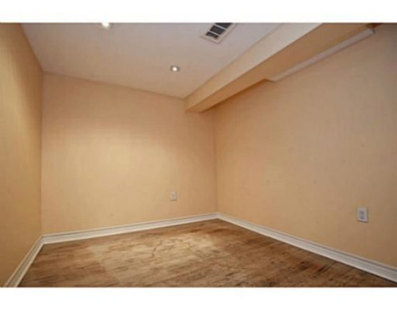 http://cdn.canadapropertylisting.com//Property/medium/3/2016/3/21/7-bedroom-single-family-property-for-sale-5247670711715338734.jpg